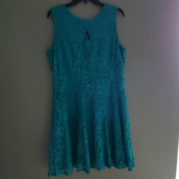 Flare Lace Green Dress - Picture 4 of 6